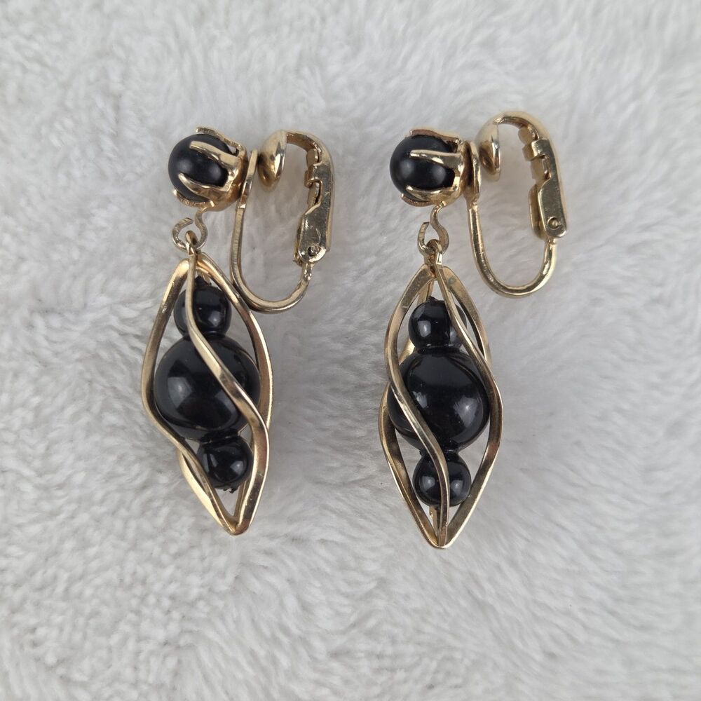 Vintage Black Bead Gold Tone Dangle Clip On Earrings 1.5 Inch